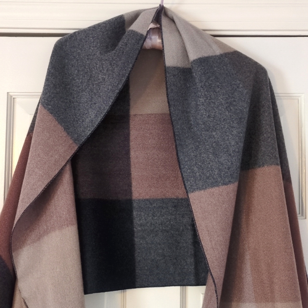 Classic scarf/Wrap - Picture 2 of 4